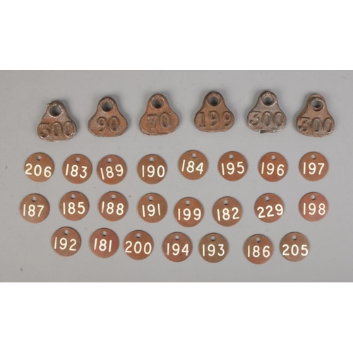 420 - A good collection of miners tallies/pit checks, colliery unknown. Approx. 29 tokens.