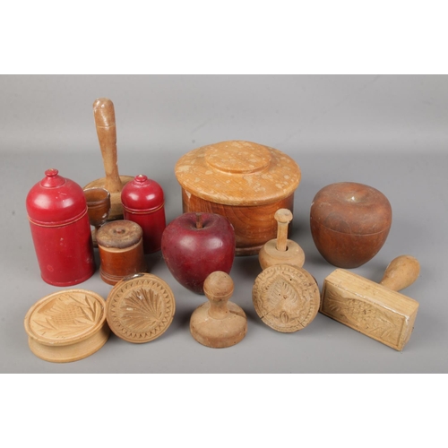 88 - A collection of wooden items and treen including wooden butter/pastry moulds, apple, lidded jar etc.