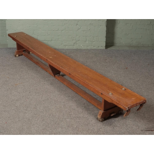 481 - A vintage school bench 

Lx272cm