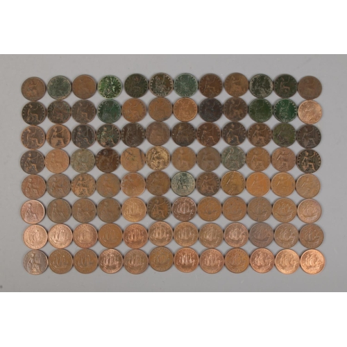 425 - A good collection of British halfpenny coins. Dates almost consecutive run 1860-1967. Includes Heato... 