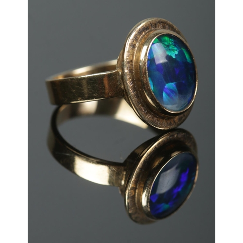 145 - A 9ct gold opal doublet ring. Size O. 4.04g.