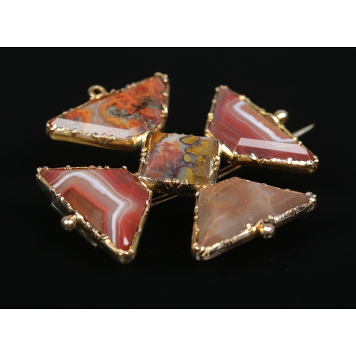 159 - A rare George III gold and agate Maltese cross brooch/pendant. 3.6cm x 3.6cm. 7.7g.