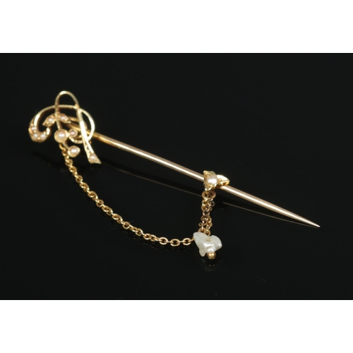 183 - An Edwardian 15ct gold and pearl stick pin. 2.04g.