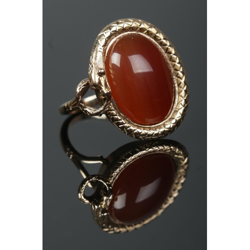 187 - A 9ct gold carnelian/agate ring with snake border. Size Q. 8.27g.