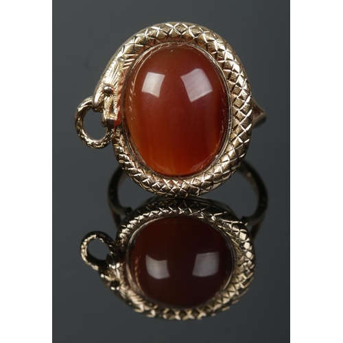 187 - A 9ct gold carnelian/agate ring with snake border. Size Q. 8.27g.