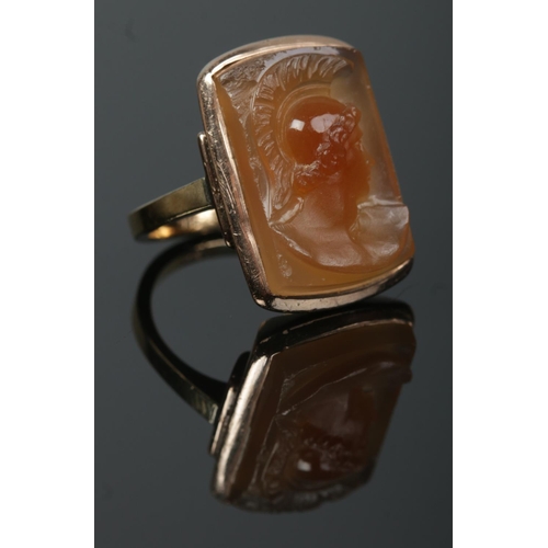 188 - A 9ct gold hardstone intaglio/cameo ring. Size Q. 9.9g.