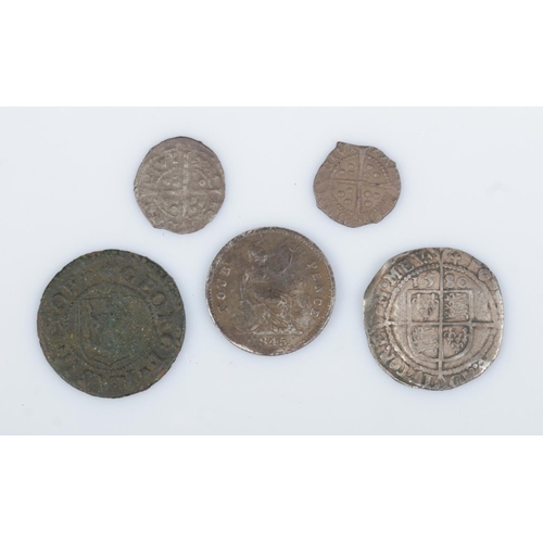 476 - A collection of antique coinage. Includes two 14th century farthings, Elizabeth I 1580 threepence, 1... 