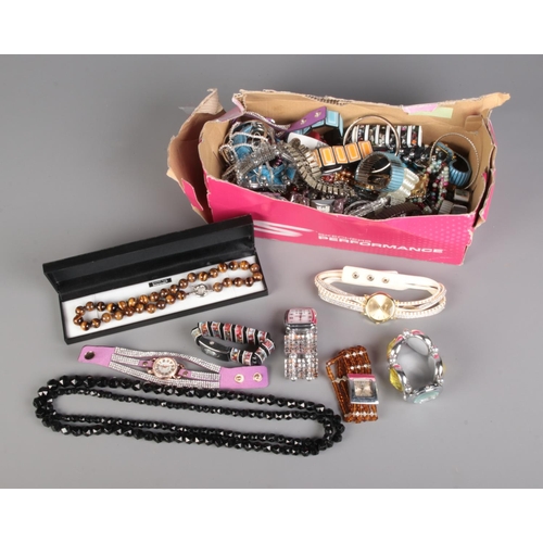 546 - A box of assorted costume jewellery to include tiger's eye necklace, ladies wristwatches,  beaded br... 