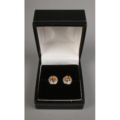 594 - A pair of 18ct gold citrine earrings 

1.2g