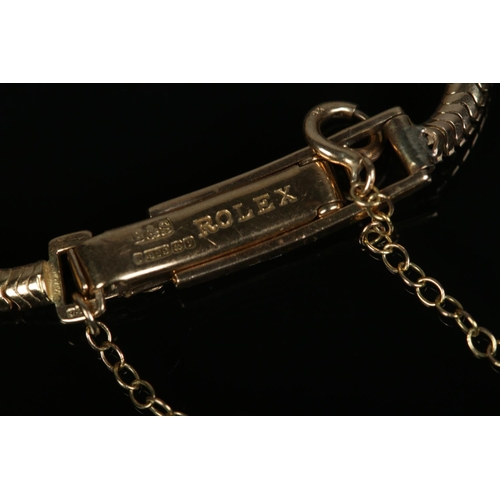 597 - A 9ct gold Tudor Royal ladies wristwatch having baton markers on a snake link chain, bracelet is sta... 