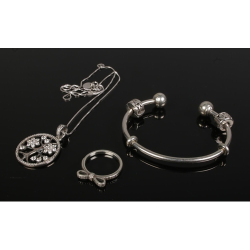 599 - A silver Pandora bracelet with pendant, chain and ring.

25g