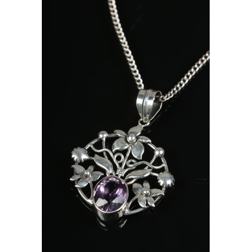 608 - A silver amethyst flower pendant on chain.

12.39g