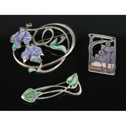 613 - A collection of brooches including a Pat Cheney silver iris brooch Edinburgh 1981, Malcom Grey Ename... 