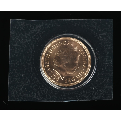 621 - A Royal Mint limited edition cased Queen Elizabeth II full sovereign dated for 2001.