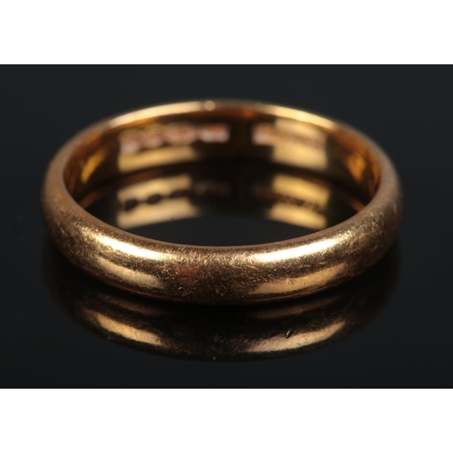 627 - A 22ct gold band 

5.57g
Size R