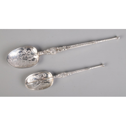 670 - A James Deakin & Sons, Sheffield silver spoon (dated 1901) featuring heavily decorated handle and bo... 