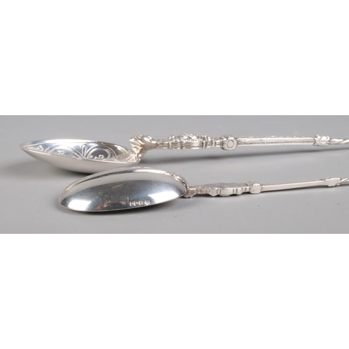 670 - A James Deakin & Sons, Sheffield silver spoon (dated 1901) featuring heavily decorated handle and bo... 