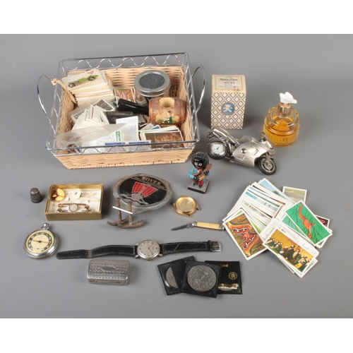 100 - A small tray of collectables to include Ingersoll Triumph pocket watch, Robertson's Golly figure, Av... 