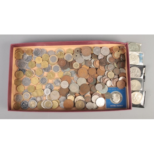 171 - A large collection of assorted coinage, mainly GB examples, to include special release 50p and £2 co... 