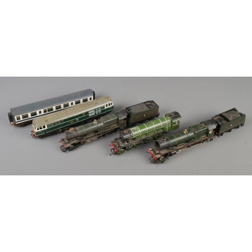 242 - A collection of OO gauge model railway locomotives, tender and carriages. Includes Hornby, Lima and ... 