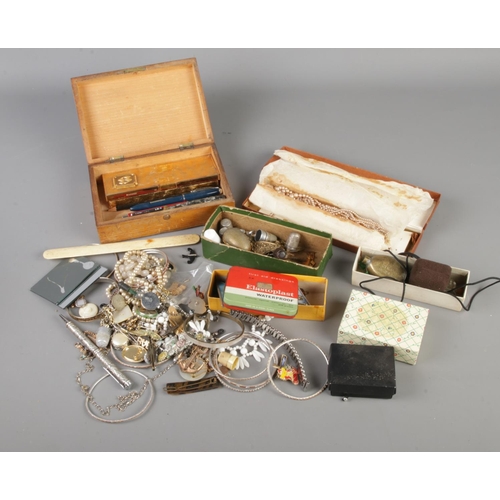 249 - A box of assorted costume jewellery and collectables to include Robertsons Golly pin badge, thimbles... 