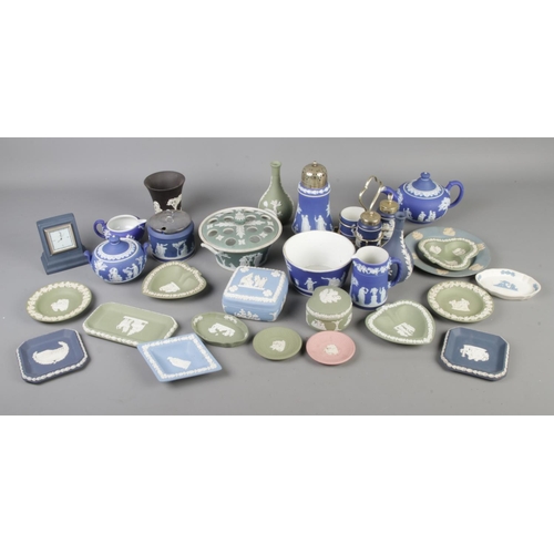 46 - A collection of Wedgwood Jasperware ceramics, to include cruet set, sugar shaker, trinket dishes, qu... 