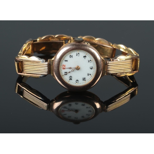 477 - A ladies 9ct gold manual wristwatch on 9ct gold expanding strap. London import marks 1915. Gross wei... 