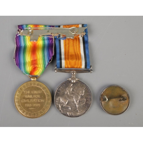 520 - A pair of British World War One medals presented to Private S Marsden, Nottinghamshire & Derby Regim... 