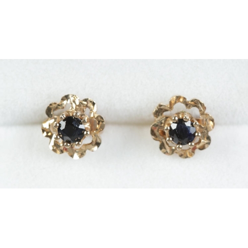 544 - A pair of 9ct Gold and Sapphire earstuds. Total weight: 1.4g