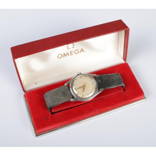 555 - A boxed gents Omega manual wristwatch featuring baton markers on leather strap.