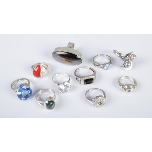 560 - A selection of 10 silver rings, 45g.