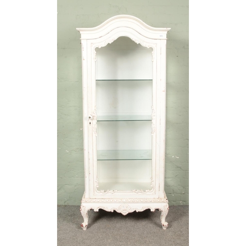 650 - A French style white painted glazed display cabinet, has 3 glass shelves and floral carved decoratio... 