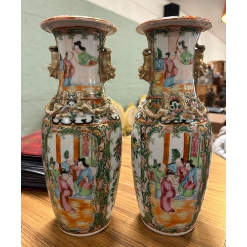 140 - A pair of 19th century Chinese Cantonese famille rose vases. 

Hx26cm