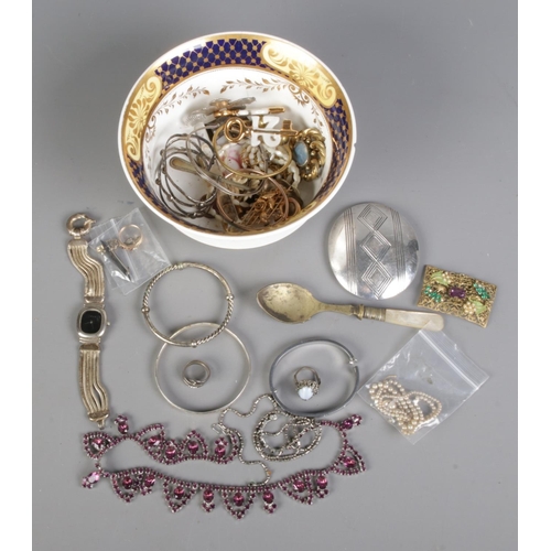 103 - A bowl of assorted costume jewellery to include ladies Torq wristwatch, bangles, snake ring, necklac... 