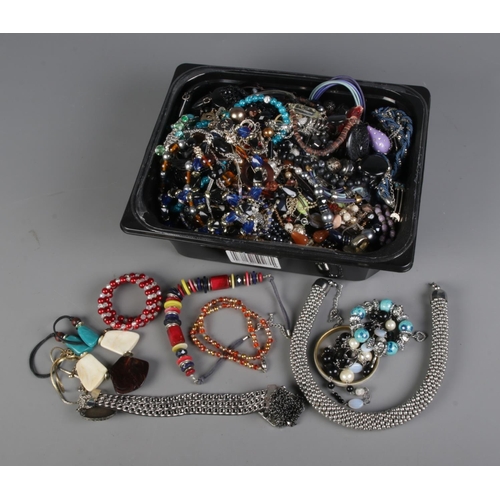 118 - A tub of assorted costume jewellery to include necklaces, earrings, bracelets, many beaded examples,... 