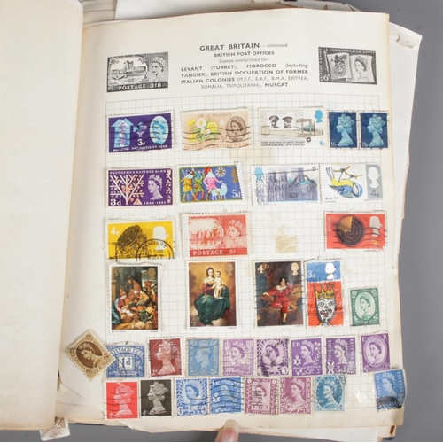 124 - An album containing a good collection world stamps to include Great Britain, Italy, China, Canada, e... 