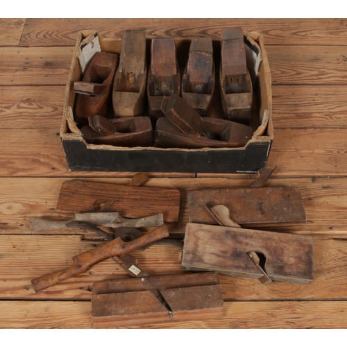 194 - A box of vintage woodworking planes. Includes Ibbotson, Skelton etc.