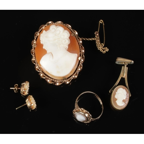 368 - Cameo Jewellery Set: 9ct Gold Ring (375 Birmingham S, Size K, 1.6g) , 9ct Gold Ear Ring Set (375 Bir... 