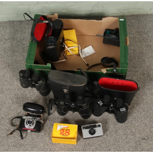 190 - A box of assorted cameras and binoculars to include Beirette, Kodak Instamatic 28, Zenith, Glenton D... 