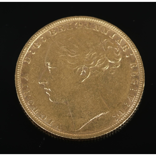 374 - A Victorian full sovereign, dated 1880. 7.96g