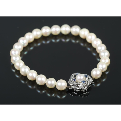 382 - A pearl bracelet, with 9ct White Gold clasp set with four sapphire stones surrounding a pearl.