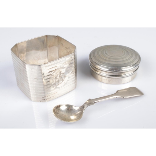 396 - Three small pieces of silver, to include lidded trinket box, and napkin ring. Total weight: 49.4g