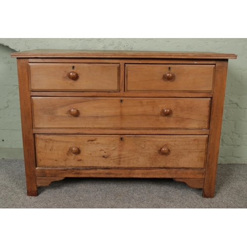 448 - An early 20th century satinwood chest of drawers

Hx77cm
Wx109cm
Dx46cm