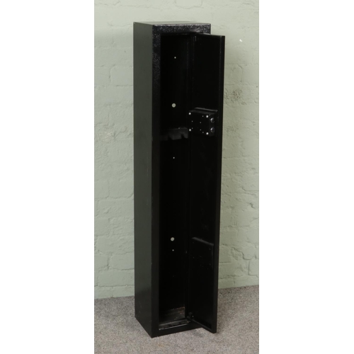 301 - A black metal gun cabinet, no keys, size height 130cm, width 24.5cm, depth 20.5cm.