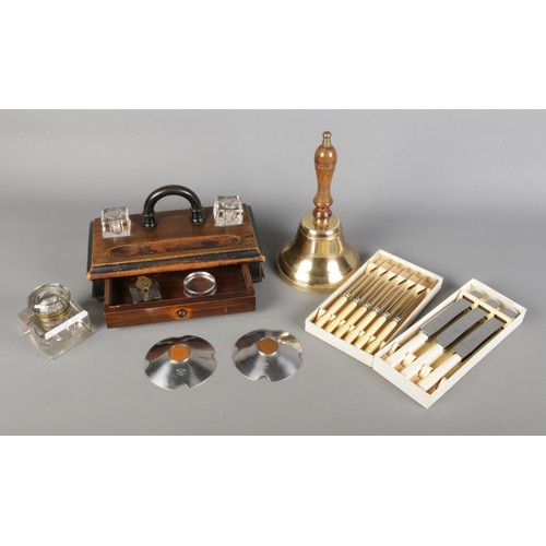 123 - A quantity of mixed collectables to include brass school bell, desk tidy, Viners, William Rodgers I ... 