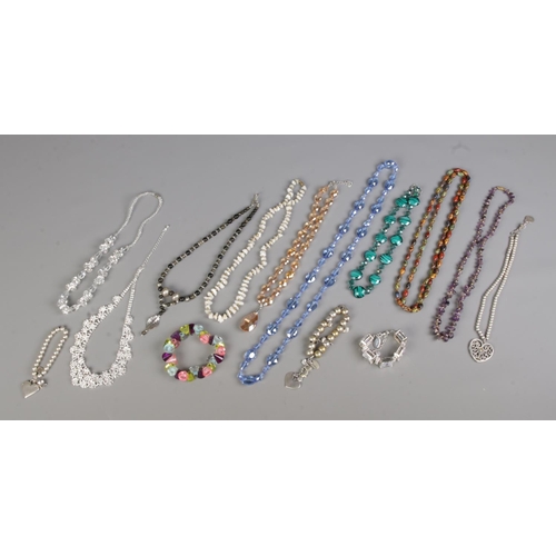 100 - A collection of assorted costume jewellery, including beaded necklaces and bracelets.