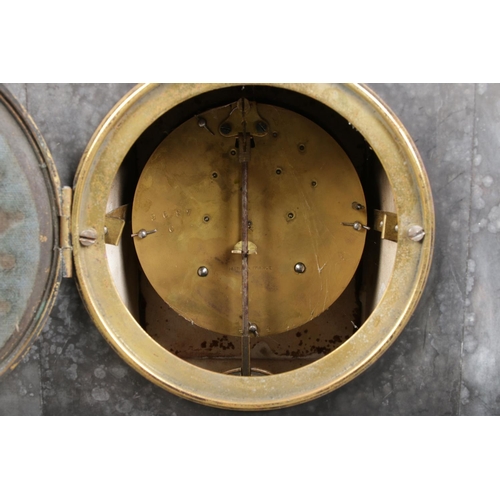 131 - A slate mantle clock, featuring reeded columns and central dome topped with brass finial. With Arabi... 