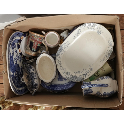 207 - A box of miscellaneous to include brassware, glass and ceramics to include Real Old Willow, Wedgwood... 