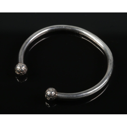 353 - A 925 silver jewellery suite and a silver bangle, all hallmarked, with a total weight of 18g.