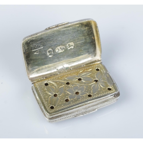 383 - A Georgian silver vinaigrette. Having engraved decoration. 8g.